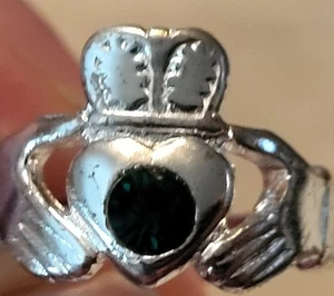 Vintage Sterling Silver Irish Claddagh Heart Green Stone Ring Size 6.75 - Picture 1 of 10