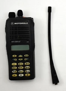 RADIO Y ANTENA BIDIRECCIONAL MOTOROLA HT1250-LS+ AAH25RDH9DP6AN SOLO PIEZAS - Imagen 1 de 12