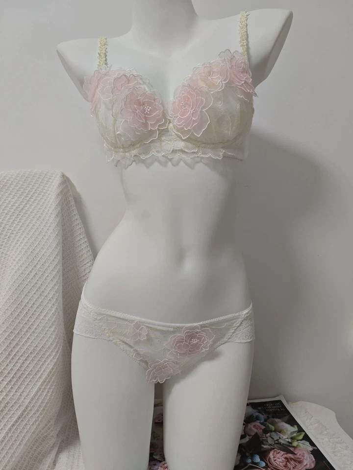 Lindo conjunto de bragas sujetador bordado flor capas 3D estilo japonés US-32B/C niñas Foto 1 de 4