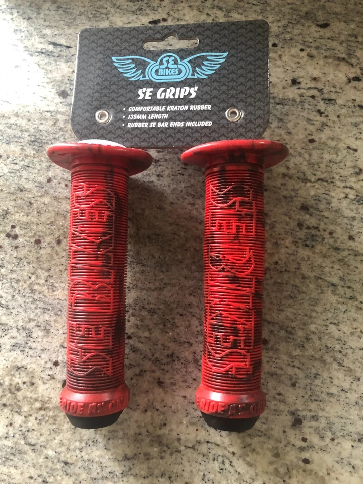 PAIR OF RED SWIRL SE RACING BICYCLE HANDGRIPS - Image 1 of 1
