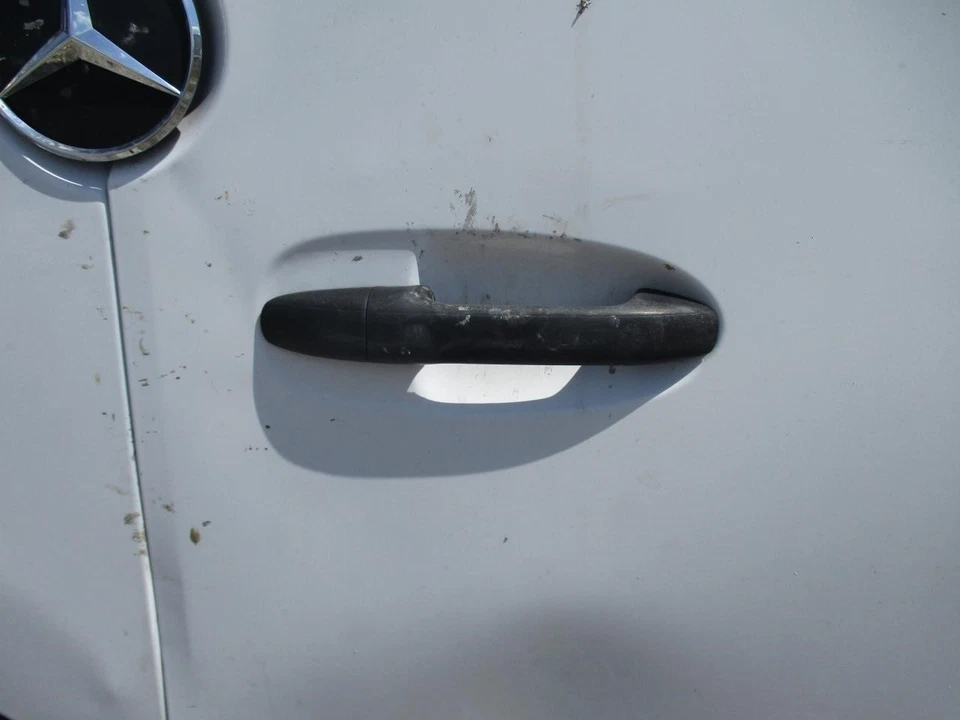 Used Right Exterior Door Handle fits: 2020 Mercedes-benz Mercedes sprinter 2500 - Image 1 of 4