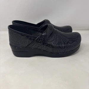Zuecos Dansko para mujer talla 40 9 negro cuero grabado calzado cómodo de enfermería - Imagen 1 de 5