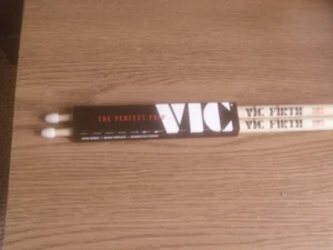 Baquetas Vic Firth Hickory American Classic 7A punta de nailon - Imagen 1 de 2