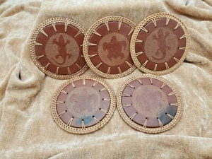5 Vintage Gewebte Rattan Rand Stein Rot Ton Keramik Deko Untersetzer Tribal - Bild 1 von 14