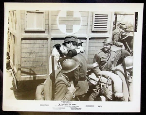 1958 A Farewell to Arms - Rock Hudson Primera Guerra Mundial estreno original foto fija 53 - Imagen 1 de 2