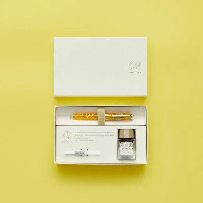 Ancora × SAILOR Pro Gear Slim Mimosa Juego Limitado Pluma Estilográfica Dorado/Amarillo Claro Foto 1 de 4