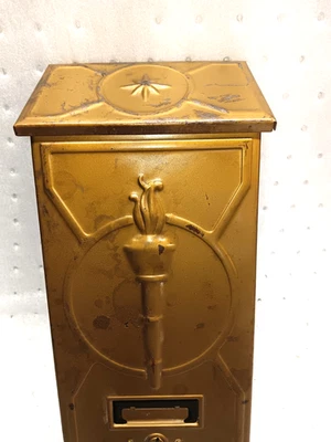 VINTAGE LIBERTY VITTORIA TORCIA METALLO CASSETTA POSTALE con portacarte FULTON USA WWI - Immagine 1 di 4