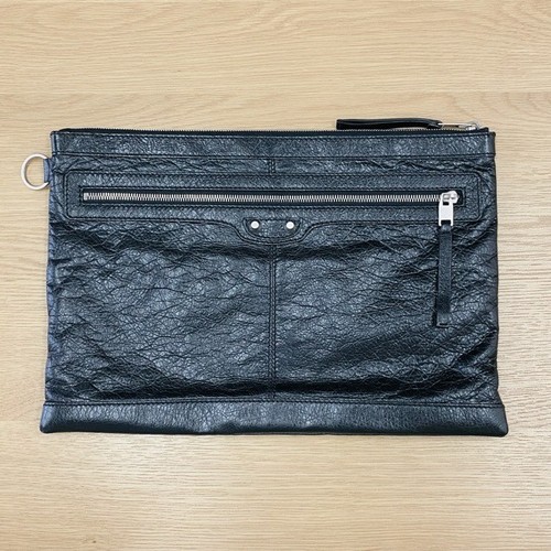 Borsa pochette classica Balenciaga pelle nera argento clip 14 8 pollici x 9 8 pollici usata