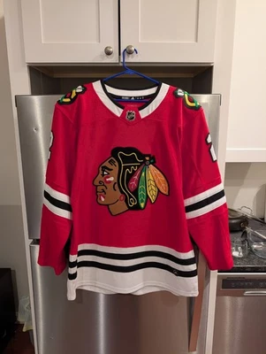 Camiseta Adidas Auténtica Adizero NHL Chicago Blackhawks Jonathan Toews Roja talla 46 Foto 1 de 4