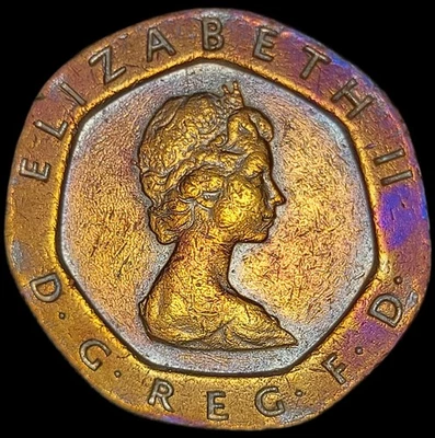 🇬🇧1982 Great Britain 20 Pence Coin Elizabeth II KM#931 - Monster Toned - 🇬🇧  - Image 1 of 3