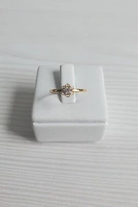 750 18k Yellow Gold Ring Band Simple Dainty White 6-Petal Flower Size 6.75 NEW - Picture 1 of 7