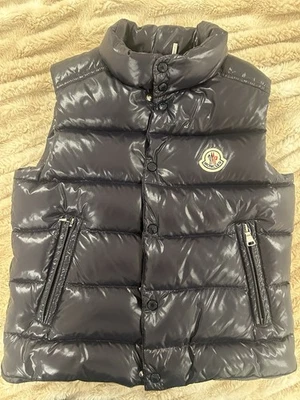Moncler Niños Tib Down Chaleco en Azul Noche Talla 8 Y Foto 1 de 4