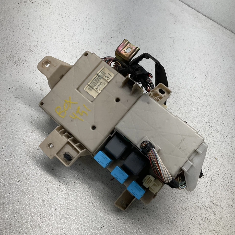 Lexus ES330 STD,Fuse Box Cabin,04-06,3.3L-V6,AT-U151E,3MZFE,82730-33230,Excellen - Image 1 of 4