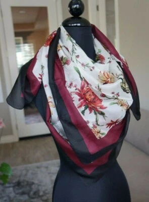 NUEVO Chan Luu Rojo Floral 39" Cuadrado Seda Envolvente Chal Bufanda Foto 1 de 4