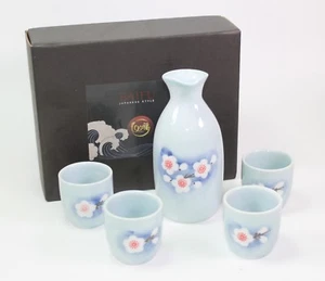 Porcelain Light Blue White Flower Sake Set 4 Cups 1 Decanter / Bottle / Carafe - Picture 1 of 5