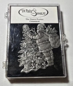 Vintage 1993 weißer Schwan - Weihnachtsmann - Baum - Geschenke - feinster Zinn Weihnachtsschmuck - Bild 1 von 4