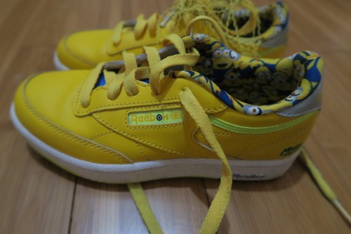 Sneaker Reebok Club C Minions giallo blu riflettente gioventù 2 FX3353