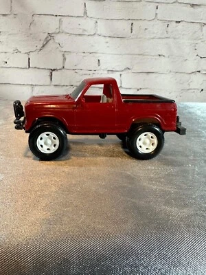 2014 Chevrolet Silverado Truck 2"H X 4" L Diecast Red VTY - Image 1 of 4