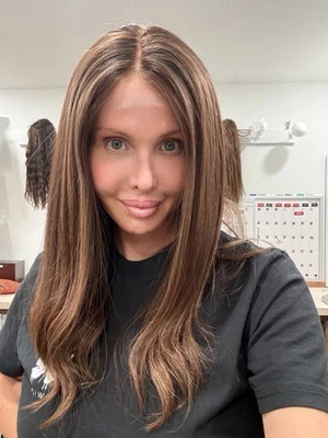 Peluca frontal 100 % cabello humano encaje 18" extra pequeña marrón con reflejos rubios Foto 1 de 4