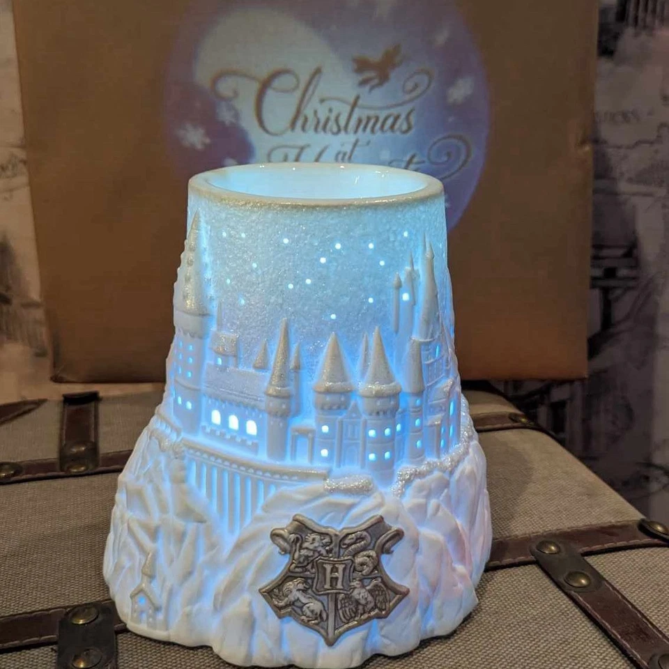 Calentador de cera tamaño completo Scentsy Harry Potter Navidad en Hogwarts, nuevo en caja. Foto 1 de 1