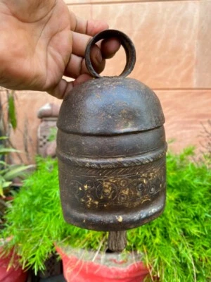 Campana ráfaga antigua rara de hierro forjada a mano de 1800 Rajasthan 6 x 4 '' Foto 1 de 4