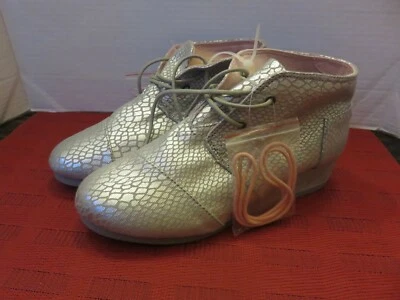 TOMS Botines/Zapatos de Cuña Gris Metálico/Plateado Estampado Animal con Cordones Rosa y Gris Foto 1 de 4