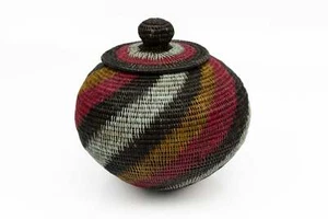 Hand Woven Basket With Top Made By Wounaan And Emberá Panama Indians - Picture 1 of 10