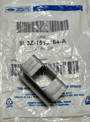 Clip/retenedor de placa de rasguño de puerta original Ford 9L3Z-1513284-A Foto 1 de 2