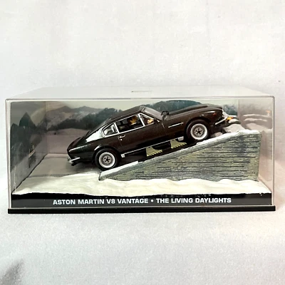 GE Fabbri James Bond Aston Martin V8 Vantage w/Diorama in Case 1:43 SALE! - Image 1 of 4