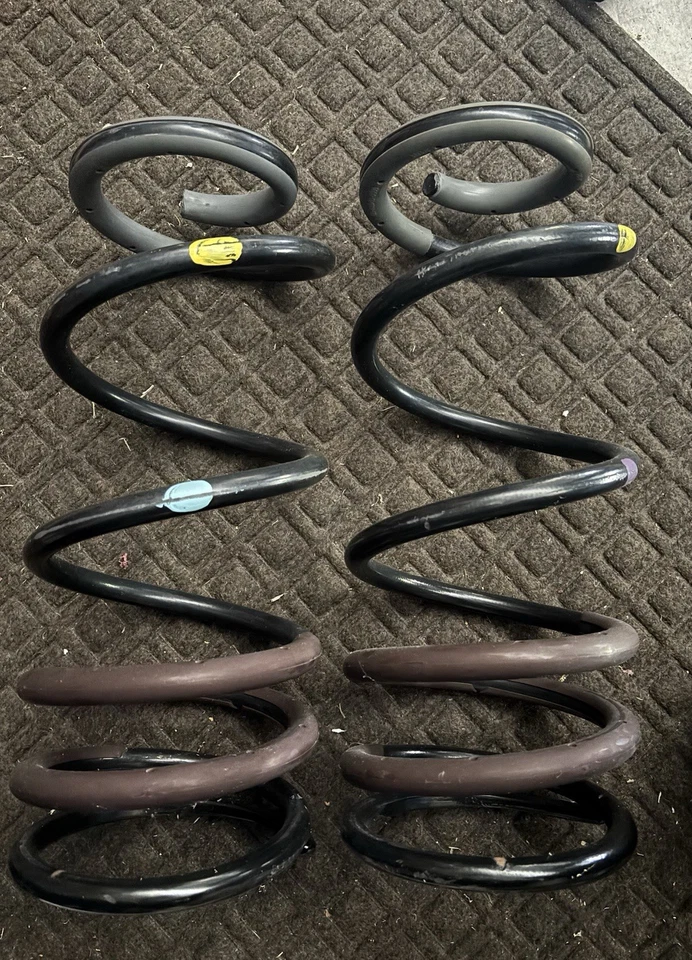 Muelles helicoidales traseros OEM Toyota Tundra 2022-2026 (par) 4x2 Foto 1 de 1