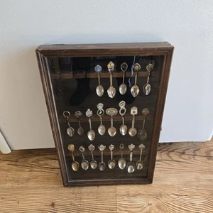 Vintage Souvenir Spoons Lot of 21 With Glass Door Display Case 11x17 - Picture 1 of 13
