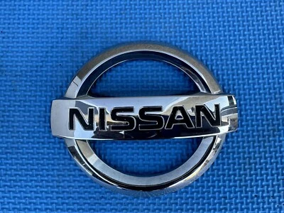 Nissan Altima One 2009-2012 usado tapa trasera emblema maletero Foto 1 de 4