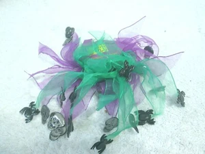 Nuevo bufón de Halloween peludo 1 púrpura y 1 verde con arañas y calaveras - Imagen 1 de 1