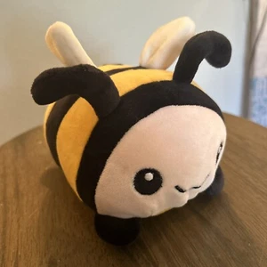 Plush Soft And Cudly Happy Bumble Bee 6 “. Preowned - Picture 1 of 12
