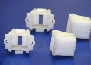 4x Clips Soporte Fijación Faros OPEL Kadett E Omega A Senator B Frontal - Imagen 1 de 1