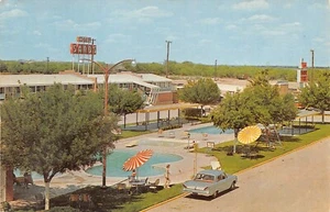 Postal de colección de los años 60 Sands Motor Hotel Poolside Street Scene US Hwy 81 Laredo, TX - Imagen 1 de 2
