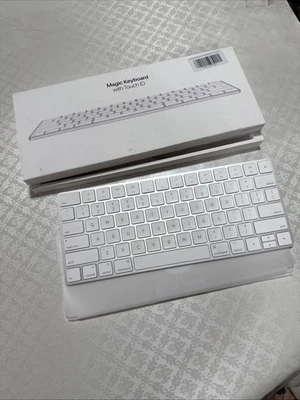 Apple Magic Keyboard - Excellent - USB Lightning - Image 1 of 4