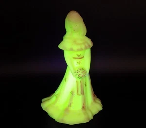 Fenton Brautjungfer rosa burmesisches satiniertes Glas mit rosa Rose - leuchtet Shelly Fenton - Bild 1 von 7