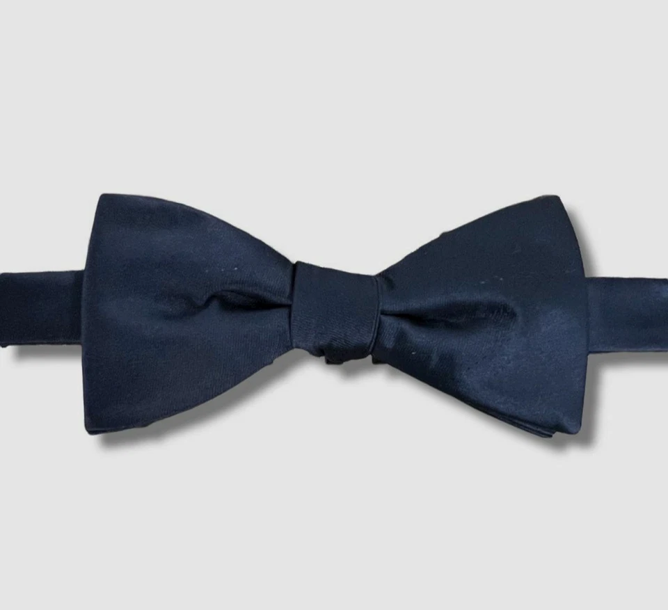 Pajarita ajustable lisa azul para hombre Countess Mara $48 Foto 1 de 1