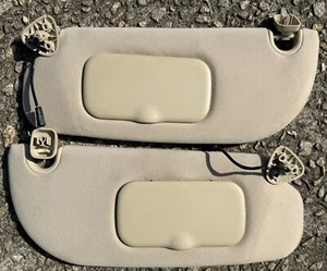 Lincoln Town Car 2006-2011 Driver & Passenger Lighted Sun Visors Beige Cloth OEM - Picture 1 of 3