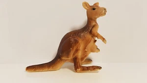 63364 Bullyland : Kangaroo ref : 2BU5 - Picture 1 of 8
