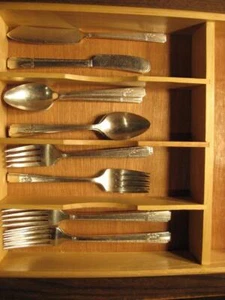 ONEIDA PRESTIGE PLATE GRENOBLE SILVERPLATE FLATWARE - 22 PCS. - CA 1938 - Picture 1 of 1