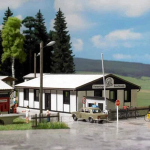 Busch 1391 HO/OO Gauge Multi-Use Building Kit - Picture 1 of 3