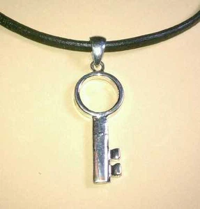 Nuevo Original Cuero Estilo Antiguo Llave Cierre Magnético Collar Colgante - Imagen 1 de 1