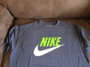 Herren The Nike Tee Gr. L Navy Kurzarmshirt Nike Swoosh Logo - Bild 1 von 2