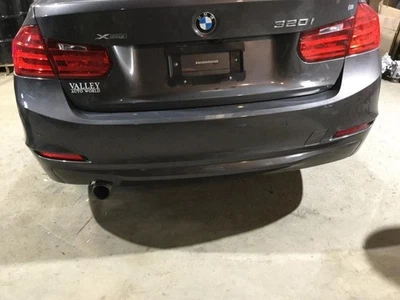 CAPA DE PARA-CHOQUE TRASEIRO CINZA PC: A17 SEM ASSISTÊNCIA DE ESTACIONAMENTO SERVE PARA 12-15 BMW 320i 28030 - Imagem 1 de 4