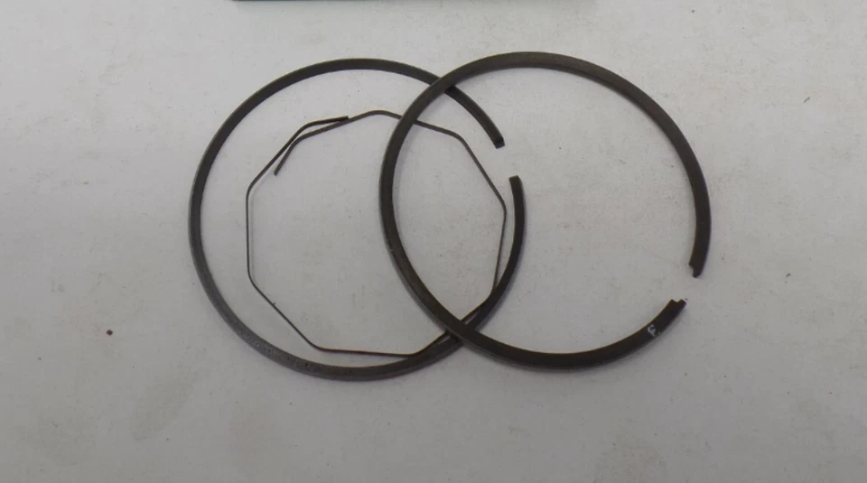 Juego de anillos de pistón Yamaha DT125 1974-1975 OEM 3er sobre .75 444-11610-30 Foto 1 de 1