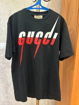 Camiseta de manga corta con estampado de hojas negras/rojas/blancas Gucci para hombre talla M Foto 1 de 4