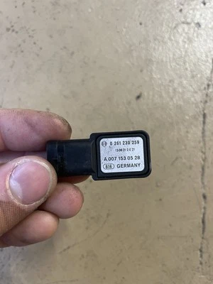 Sensor de presión del colector (MAP) para Mercedes-Benz C300 E450 GLS550 GLE400 ML550 Foto 1 de 3