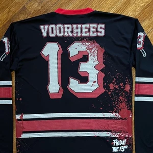 Camiseta deportiva de hockey Friday the 13th Jason Voorhees para hombre mediana negra roja Halloween nueva sin etiquetas - Imagen 1 de 17
